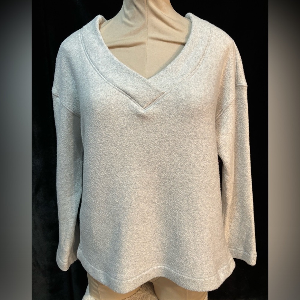 Talbots haven gray fleece v-neck top size medium